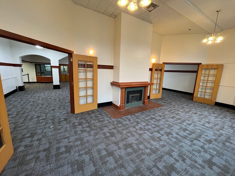 More Photos Of 7688 SW Capitol Hwy, Portland Specialty For Lease
