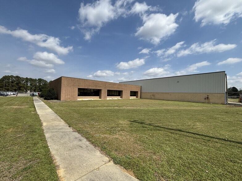 More Photos Of 504 N Ashe Ave, Dunn Warehouse For Lease