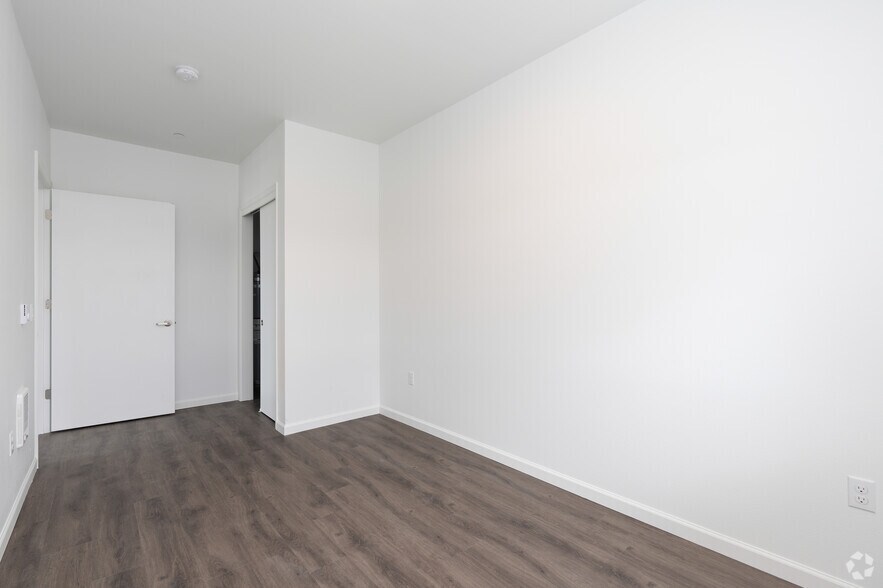 More Photos Of 2171 N Rosa Parks Way, Portland Apartments For Sale