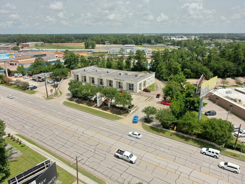 More Photos Of 3000 W Davis St, Conroe Freestanding For Lease