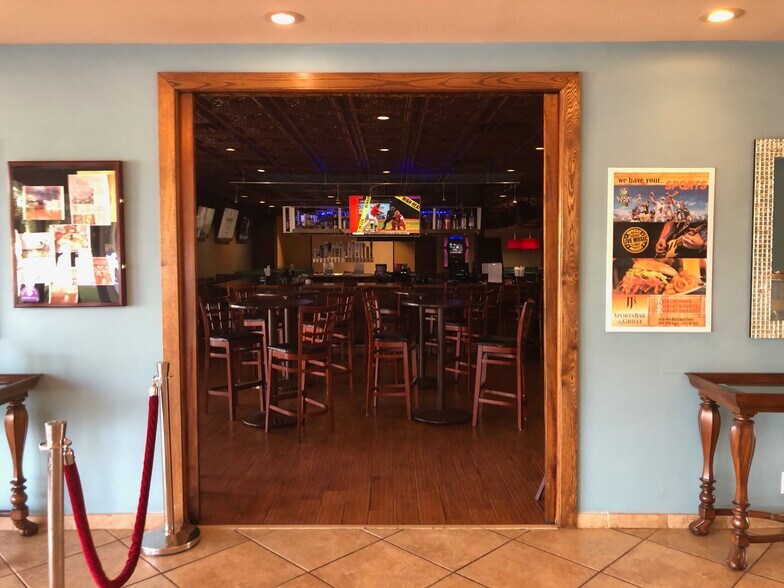 More Photos Of 8797 20th St, Vero Beach Hotel For Lease