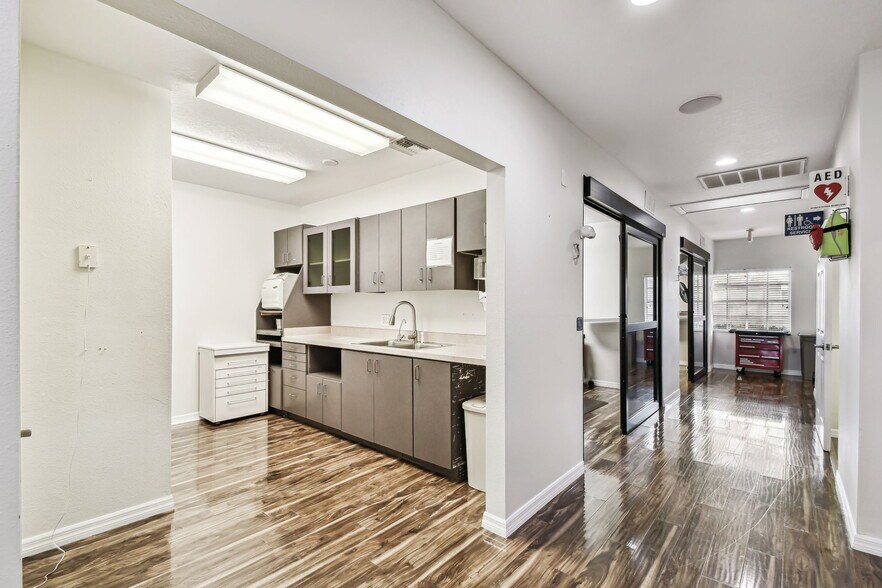 More Photos Of 7720 W Waters Ave, Tampa Office For Lease