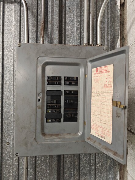 More Photos Of 908 W C St, McCook Auto Repair For Sale