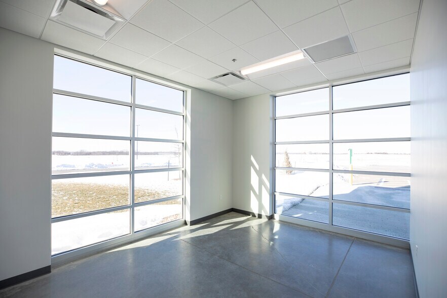 More Photos Of 10200 Edgerton Rd, De Soto Distribution For Lease