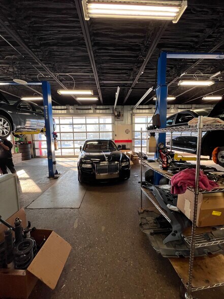 More Photos Of 6926 E 16th St, Indianapolis Auto Repair For Lease
