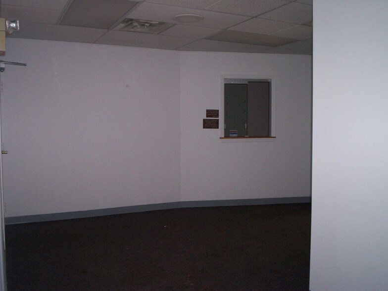 More Photos Of 525-537 Route 57, Washington Medical For Lease