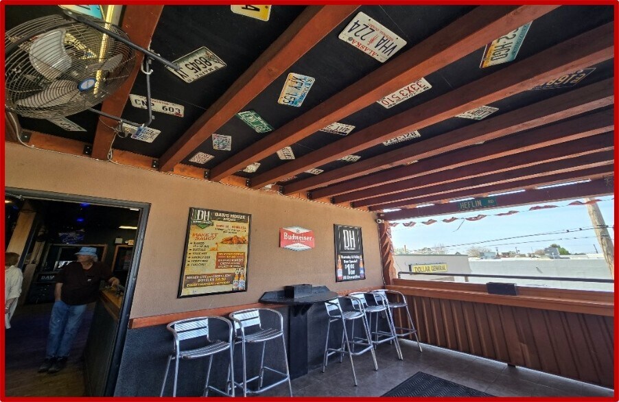 More Photos Of 1013 W 2nd St, Portales Bar For Sale