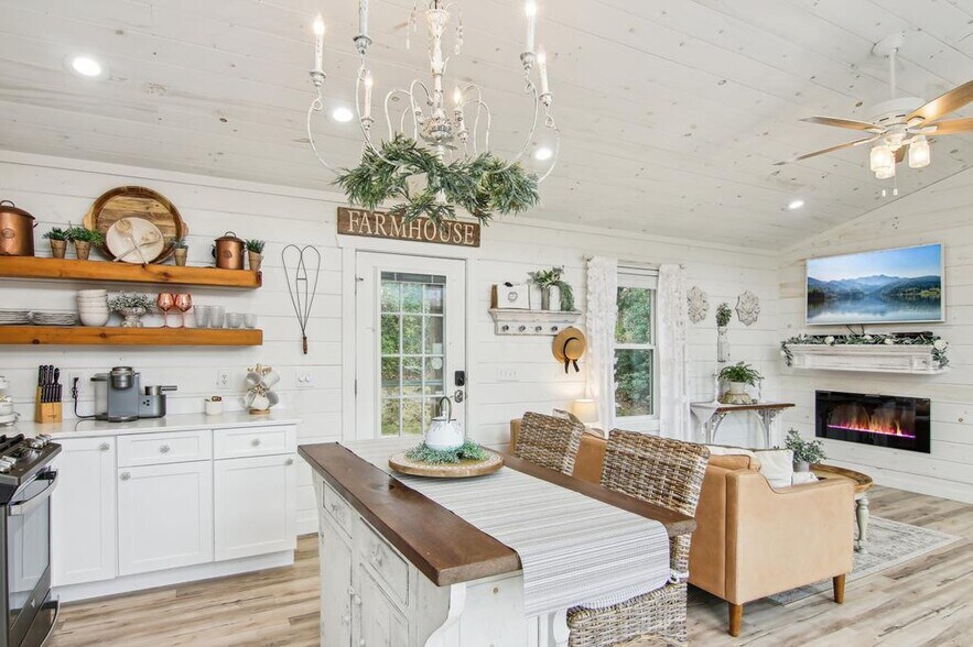 More Photos Of 354 Ivy Ridge Cir, Sylva Specialty For Sale