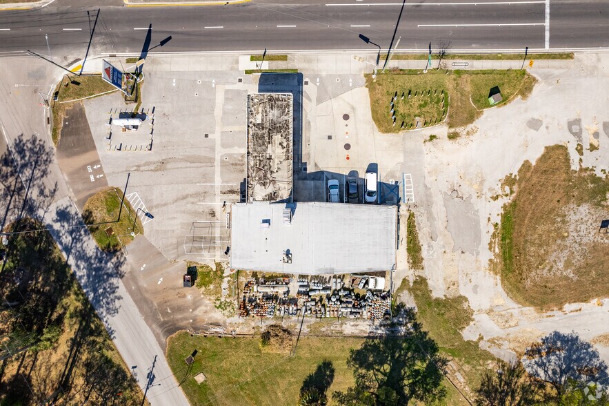 More Photos Of 709 S Broad St, Brooksville Service Station For Sale