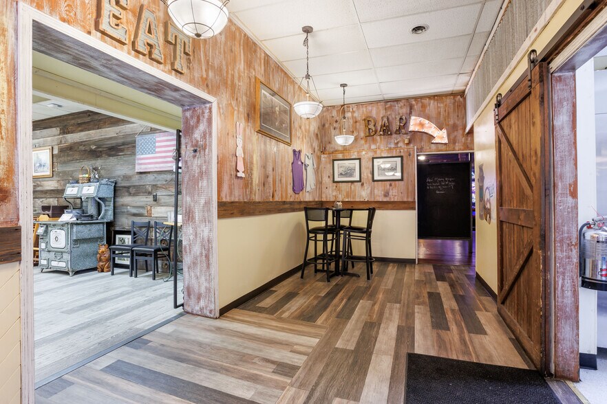 More Photos Of 149 E Main St, Hermiston Bar For Lease