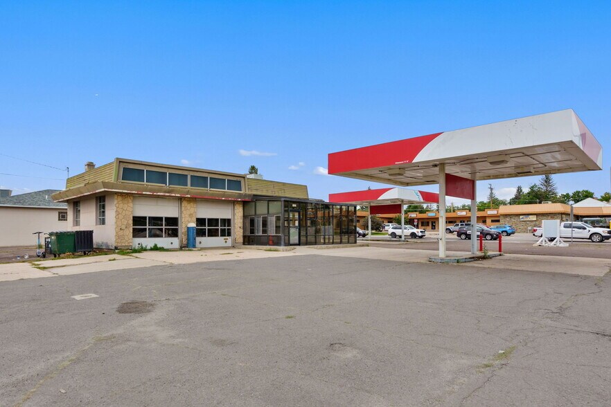 More Photos Of 1822 Logan Ave, Cheyenne Service For Sale