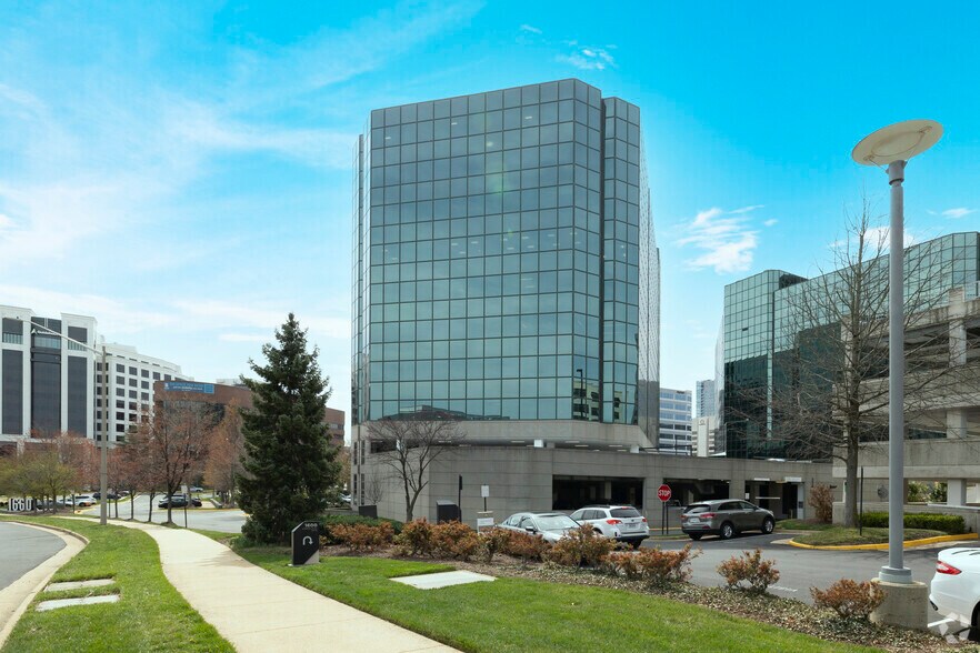 More Photos Of 1660 International Dr, McLean Office For Lease