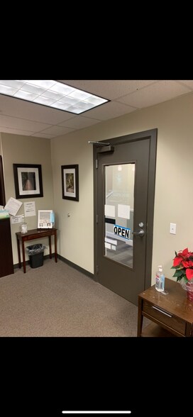 More Photos Of 1710 W Main St, Battle Ground Office For Lease