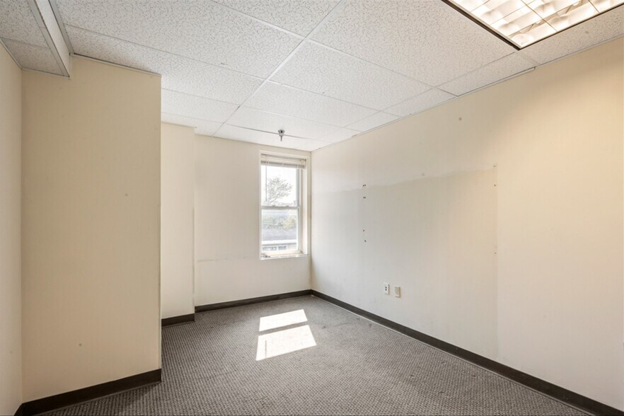 More Photos Of 260 Broadway, Saratoga Springs Coworking Space