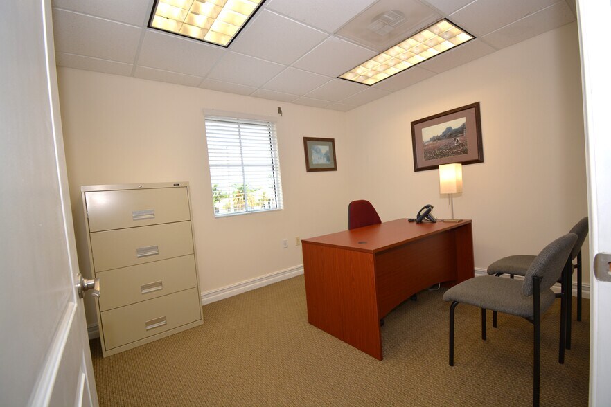 More Photos Of 7765 SW 87th Ave, Miami Office For Sale