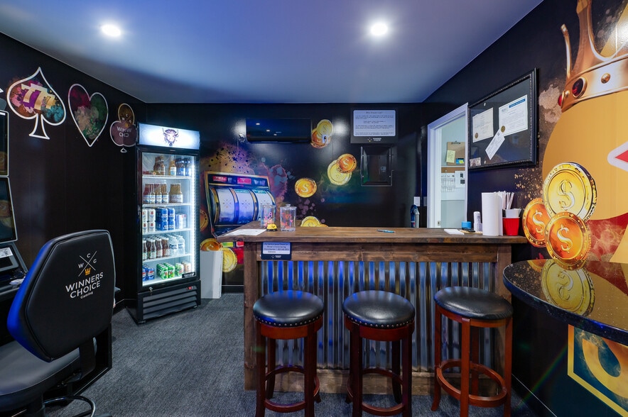 More Photos Of 213 E Market St, Troy Office For Sale