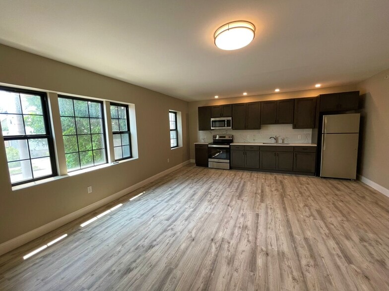 More Photos Of 704 8th St, Niagara Falls Apartments For Sale