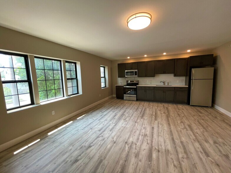 More Photos Of 704 8th St, Niagara Falls Apartments For Sale