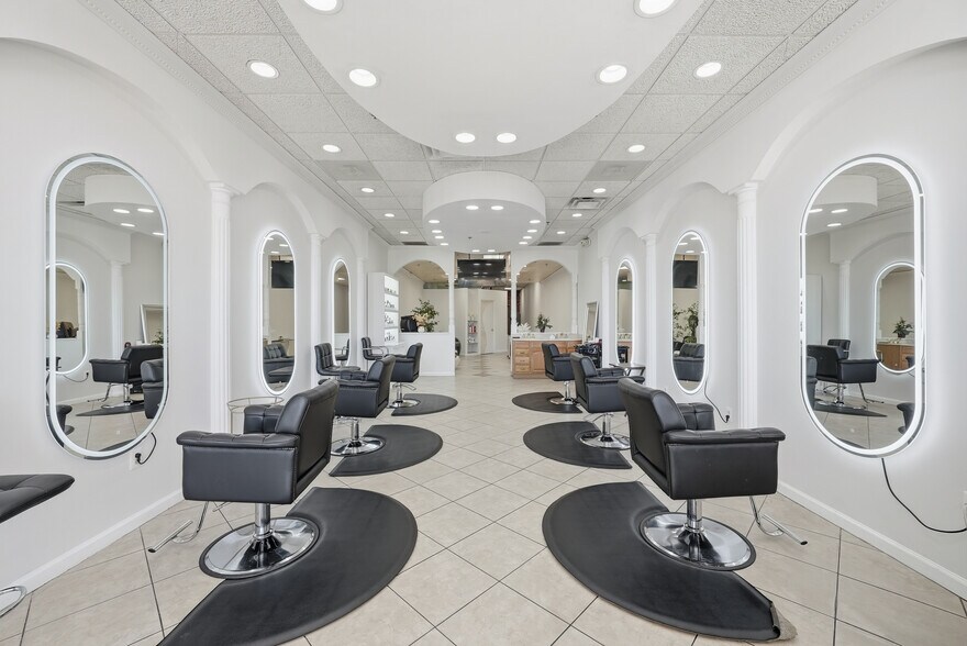 More Photos Of 9536 Liberia Ave, Manassas Supermarket For Lease