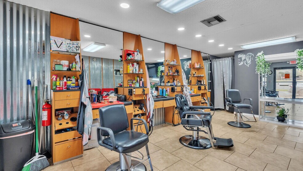 More Photos Of 4314 N Suncoast Blvd, Crystal River Office For Sale