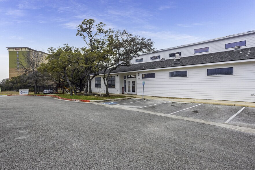 More Photos Of 903 Proton Rd, San Antonio Medical For Sale