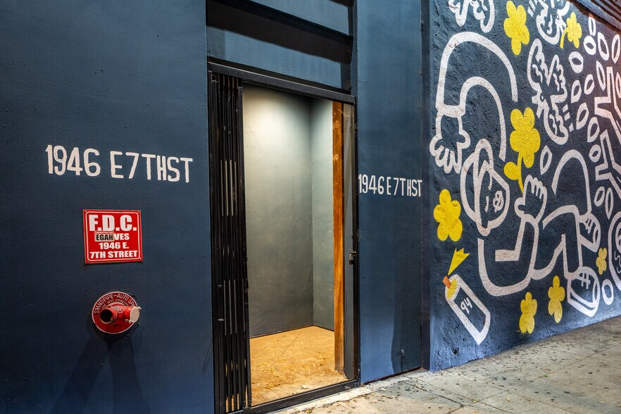 More Photos Of 1948 E 7th St, Los Angeles Bar For Lease