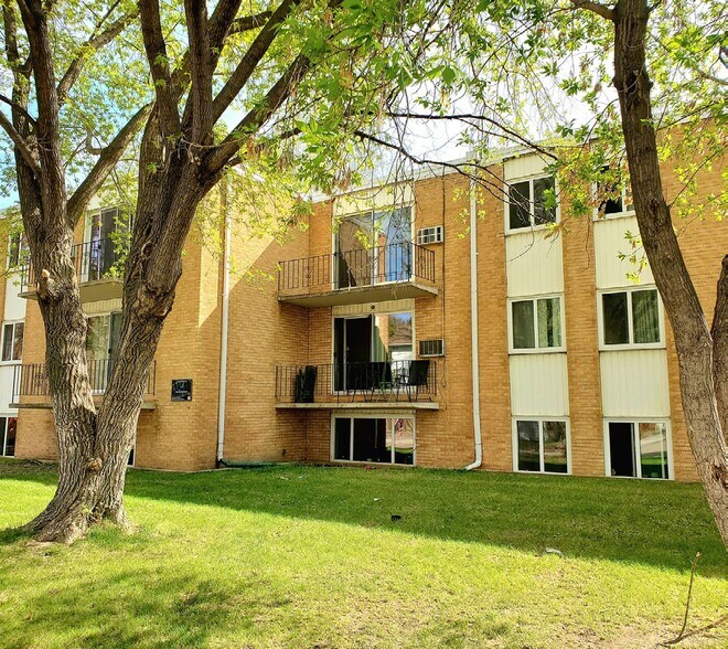More Photos Of 412 B Av N, Saskatoon Apartments For Sale