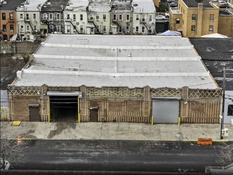 Primary Photo Of 46-56 Berriman St, Brooklyn Warehouse For Lease