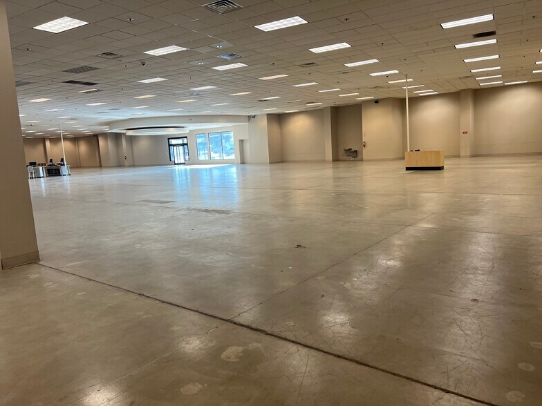 More Photos Of 4150-4190 W Shaw Ave, Fresno Unknown For Lease