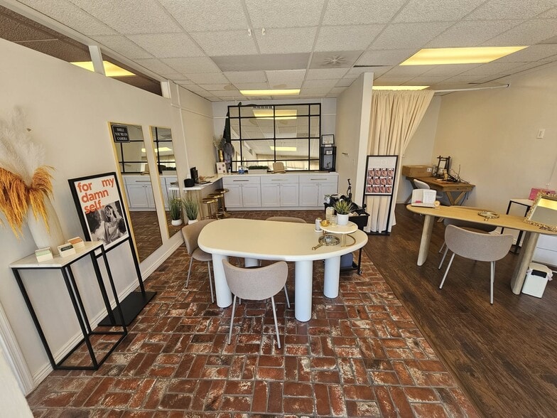 More Photos Of 5202 N 7th St, Phoenix Freestanding For Lease