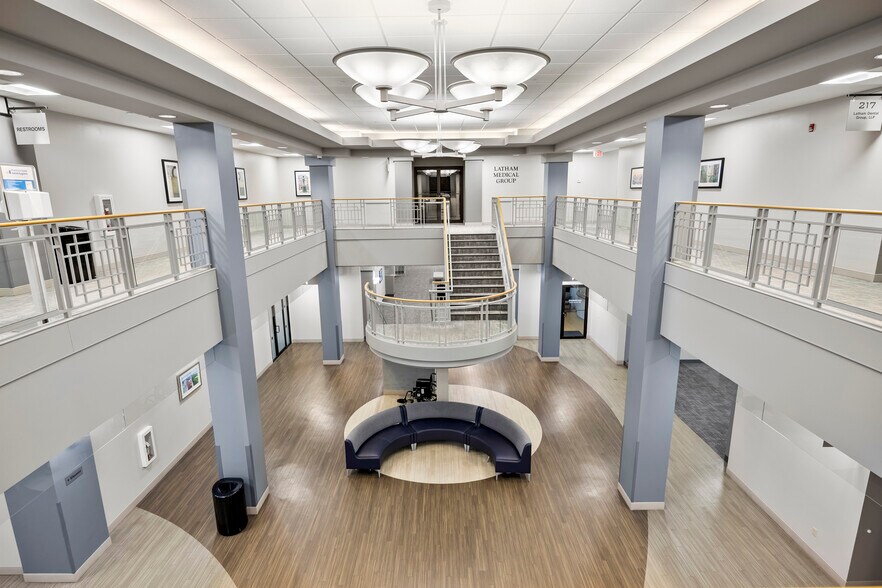 More Photos Of 711-713 Troy Schenectady Rd, Latham Medical For Lease