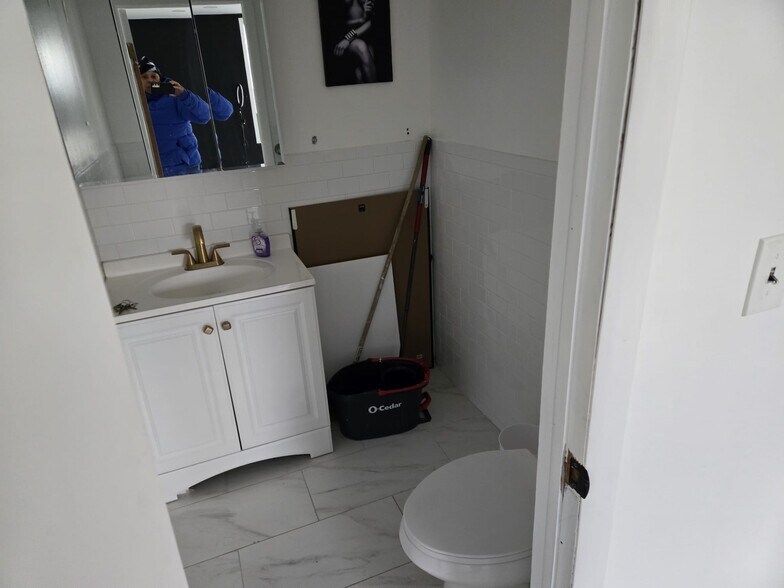 More Photos Of 5311 Kennedy Blvd E, West New York Medical For Lease