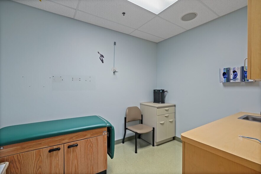 More Photos Of 192 Route 117 by Pass Rd, Bedford Hills Storefront For Lease