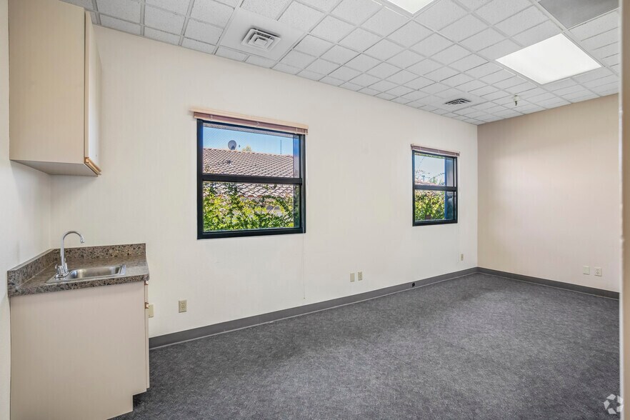 More Photos Of 3111 Professional Dr, Auburn Medical For Sale