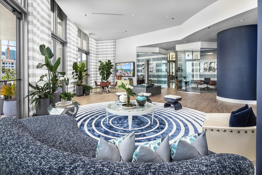 More Photos Of 2955 NE 7th Ave, Miami Storefront Retail Office For Sale