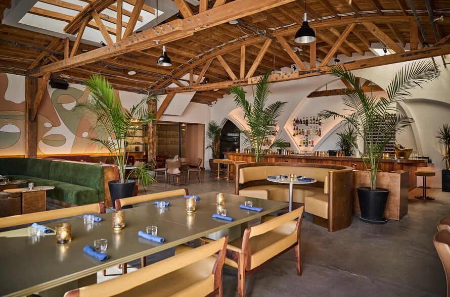 Primary Photo Of 2415-2449 Main St, Santa Monica Restaurant For Lease