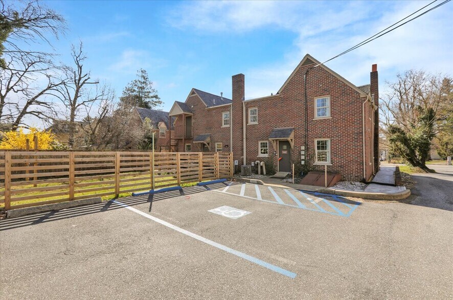 More Photos Of 1057 Columbia Ave, Lancaster Office For Sale