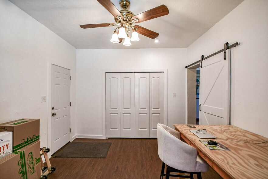 More Photos Of 512 N Travis St, Granbury Hospitality For Sale