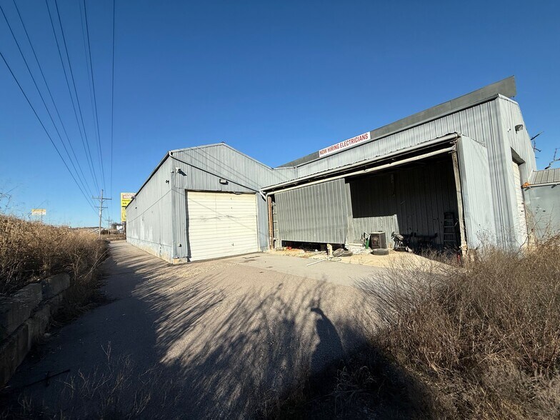 More Photos Of 1451 N Farmer Branch Rd, Ozark Industrial For Sale