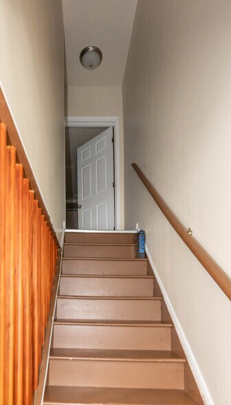 More Photos Of 316 S Broadway, Baltimore Storefront Retail Residential For Sale