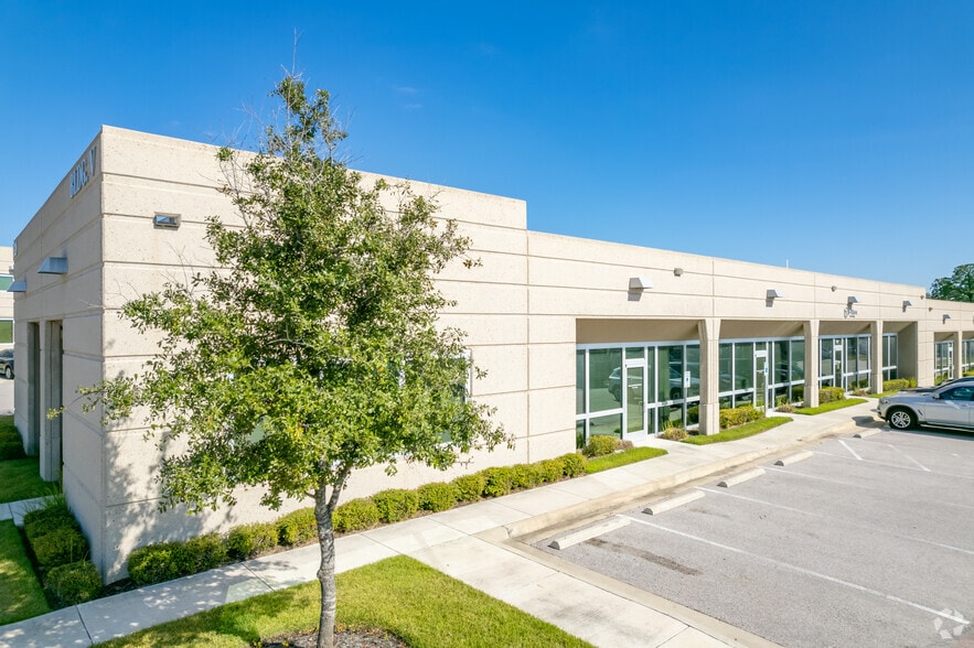 More Photos Of 1320 Arrow Point Dr, Cedar Park Unknown For Lease