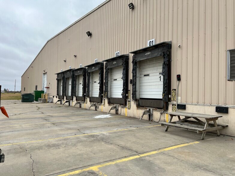 More Photos Of 103 S Acres St, Sikeston Distribution For Lease