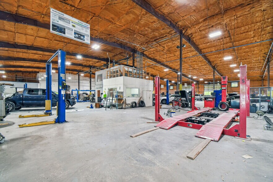 More Photos Of 4811 W Sligh Ave, Tampa Warehouse For Lease
