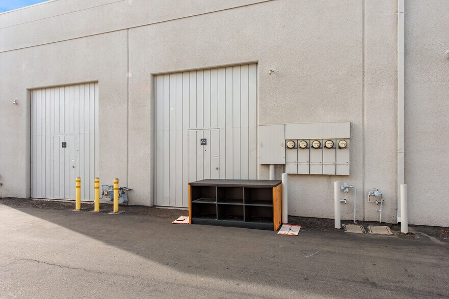 More Photos Of 711 W 17th St, Costa Mesa Light Distribution For Sale