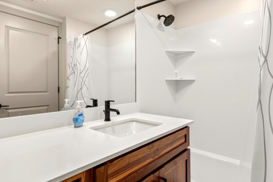 More Photos Of 45 E 150 S, Garden City Apartments For Sale