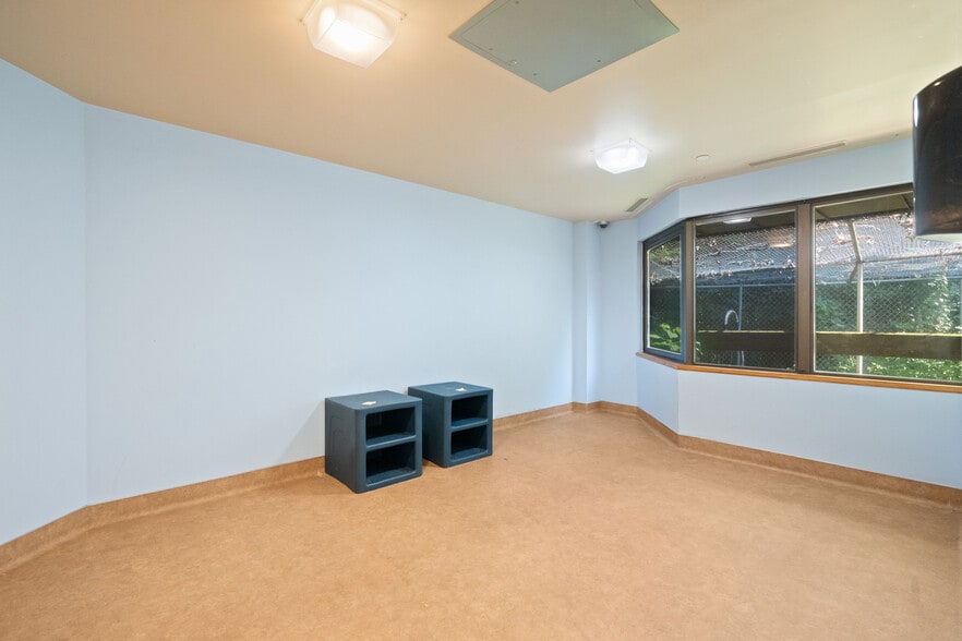 More Photos Of 1015 Michigan Ave, Logansport Flex For Sale