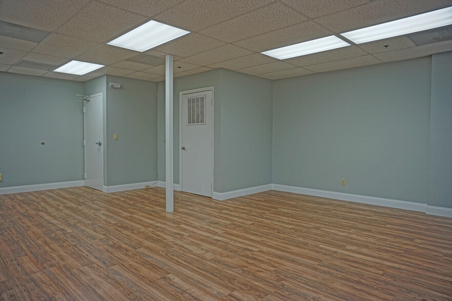 More Photos Of 3163 SE Lionel Ter, Stuart Warehouse For Lease