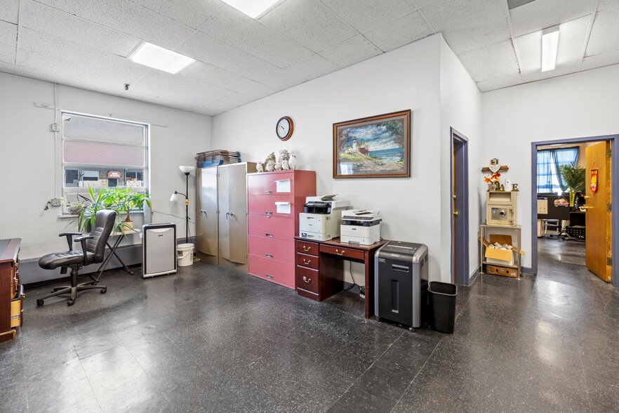 More Photos Of 281 N Main St, Brockton Flex For Sale