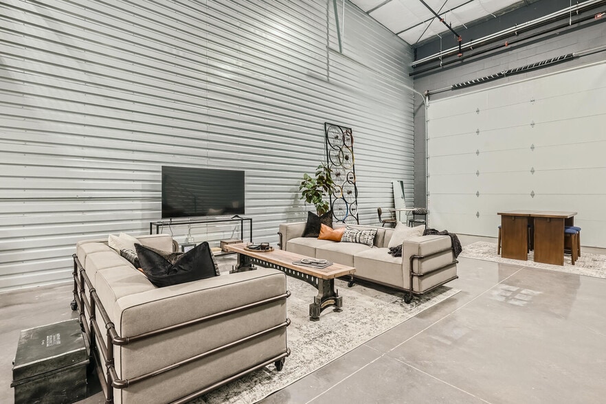 More Photos Of 11 NW Frontage Rd, Fort Collins Showroom For Sale