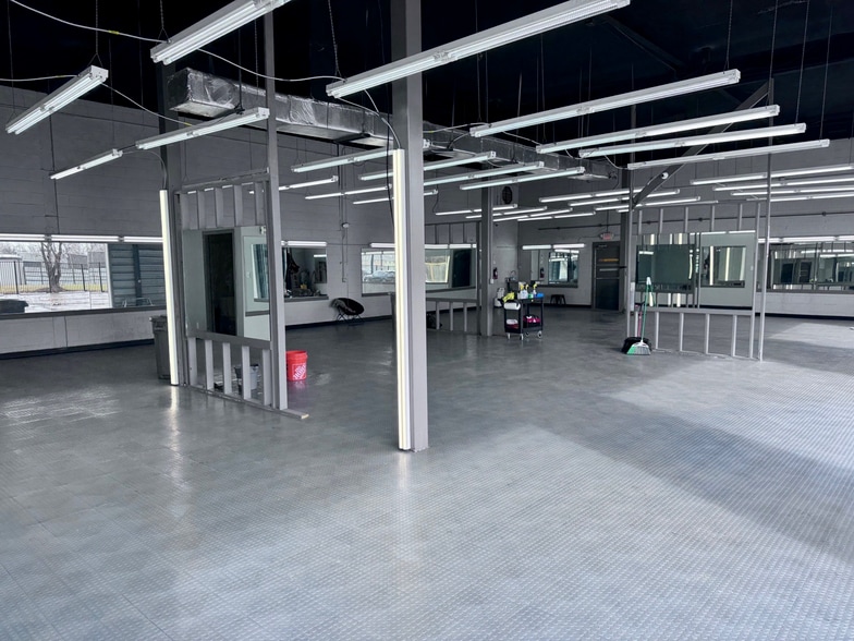 More Photos Of 10206 North Fwy, Houston Auto Repair For Sale